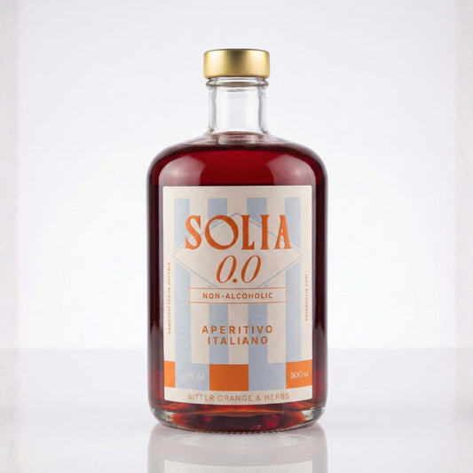 SOLIA 0.0 Aperitivo Italiano 0,5-l-Flasche auf weißem Studiohintergrund
