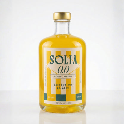 SOLIA 0.0 Aperitivo Amalfi 0,5-l-Flasche auf weißem Studiohintergrund