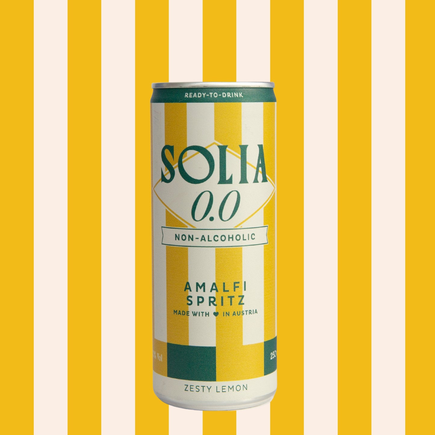 SOLIA 0.0 Amalfi Spritz 0,25-l-Dose vor Streifenhintergrund