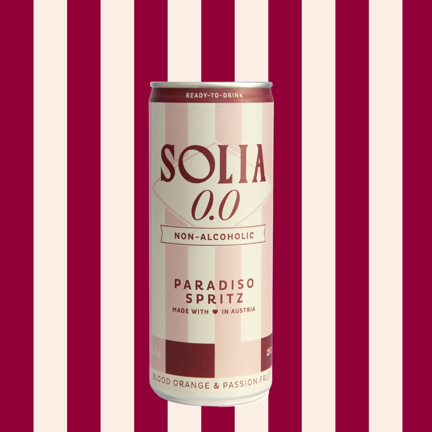 SOLIA 0.0 Paradiso Spritz 0,25-l-Dose vor Streifenhintergrund