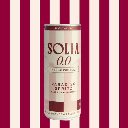 SOLIA 0.0 Paradiso Spritz 0,25-l-Dose vor Streifenhintergrund