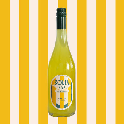 SOLIA 0.0 Amalfi Spritz 0,75-l-Flasche vor Streifenhintergrund