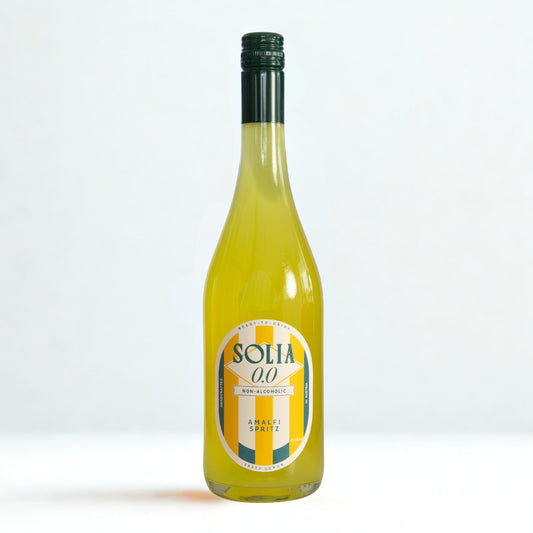 SOLIA 0.0 Amalfi Spritz 0,75-l-Flasche auf weißem Studiohintergrund