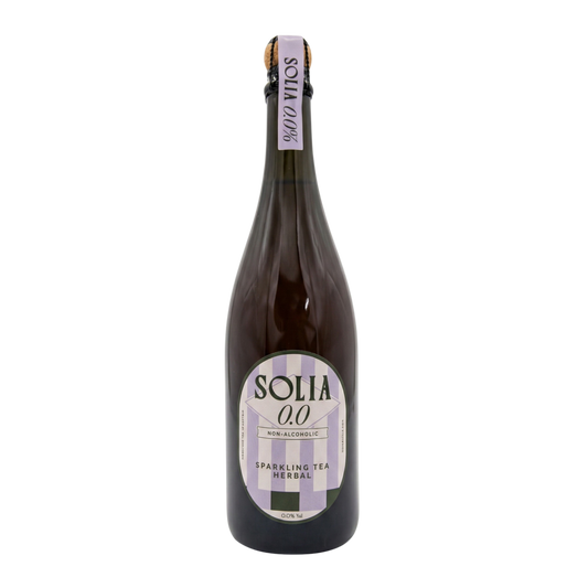 SOLIA 0.0 Sparkling Tea Herbal 0,75-l-Flasche Freisteller (transparenter Hintergrund)